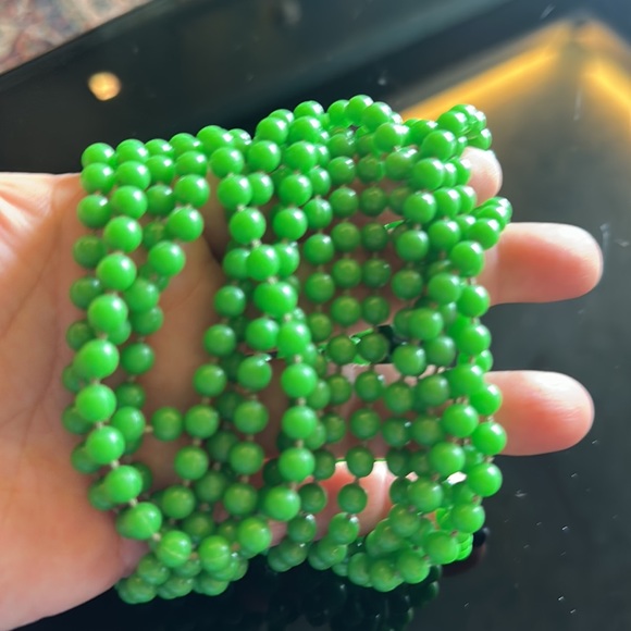 NWOT Gorgeous Parrot green long bead necklaces (4) accompanied with bracelet - Picture 10 of 12